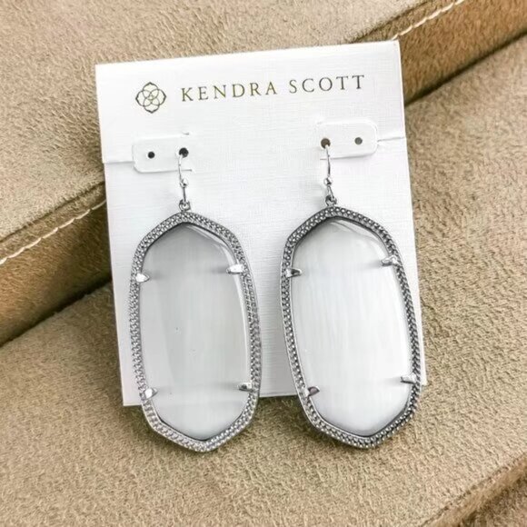 Kendra Scott Stud Earrings - Picture 2 of 3